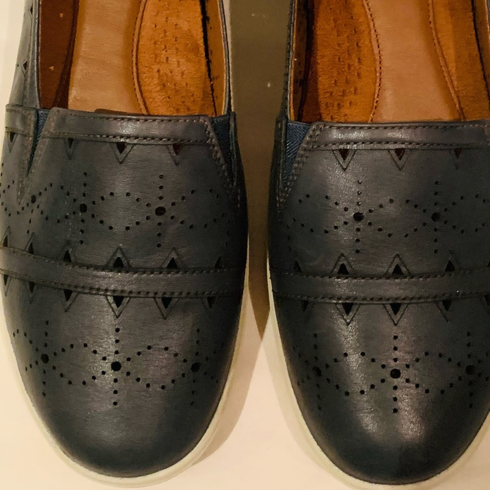 NWOT Cobb Hill Bailee Slip On Shoes - Navy 9.5 Wide
